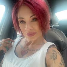 Natasha Manley's Instagram, Twitter & Facebook