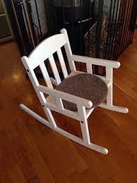 en sot liten gyngestol fra ikea