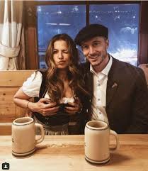 Bayern munich players wives & girlfriends 2020 подробнее. Robert Lewandowski S Stunning Wife Anna Helps Him Get Over Bayern Munich Loss At Oktoberfest