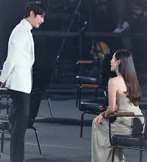 Son ye jin topped the list over other actresses like lee ji eun , kim da mi , jeon mi do , kim hee ae , and more, while hyun bin topped the list over ong seong woo , park seo jun , kang ha neul , super. Jung Hae In And Son Ye Jin Are Meeting At The 56th Baeksang Arts Awards 5th June 2020 Kdrama Actors Scenes Arts Award