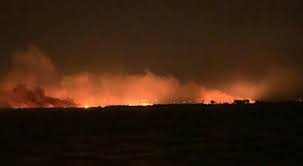 Un vasto incendio è divampato oggi a belpasso intorno alle 14.il rogo sarebbe partito da un terreno di sterpaglie di via giovanni paolo ii, sulla circonvallazione della città etnea, nel tratto. Bgev7kfdfo Vrm