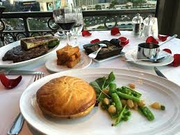 Las Vegas Weekend Food Guide Recommends Dinner At The Eiffel Tower Restaurant At Paris Las Vegas Las Vegas Restaurants Las Vegas Weekend Food Guide