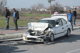 Antalya'nın kepez ilçesinde motosikletin otomobile çarpması sonucu yaralanan 17 yaşındaki lise öğrencisi. Antalya Da Trafik Kazasi 2 Yarali Antalya Haberleri