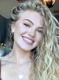 Abigail White's Instagram, Twitter & Facebook