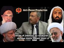 Mereka memberontak di waktu terjadinya perpecahan masyarakat.' Khawarij Berdahi Hitam