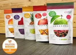 因為食過所以推介 最適合小朋友作零食或愛健康的您 全澳門第一間引入 Conutri天然酵素果乾 紅心芭樂 愛文芒 紅火龍果 蘋果 鳳梨五種口味 果乾用35度以下的常溫乾燥法 可以降低對水果營養素和活性 Packaging Design Label Design Packaging