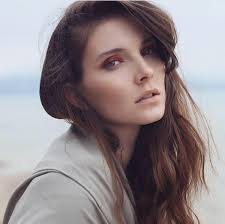 Anna Hornyak's Instagram, Twitter & Facebook