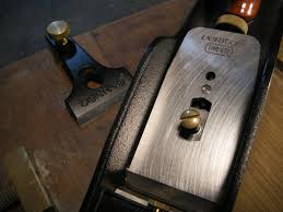 It's one of the most detailed designs with an adjustable mount, which can be closed via a narrow slit to perform fine or delicate wood smoothing activity. Under Pressure The Unplugged Woodshop Toronto