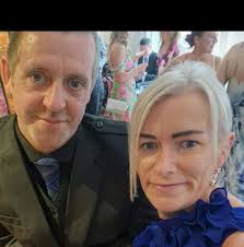 Does anyone have a phone number for Eric Smith travel agents or know their  opening times? The number I've found