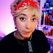 Lydia Carson 🍁💙💚🤍💜 (@loadofmince)