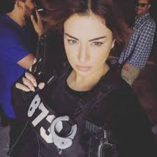 توفيت في باريس، الأربعاء، الفنانة الجزائرية ريم غزالي عن عمر ناهز 39 عاما، بعد معاناتها مع مرض السرطان. Ø±ÙŠÙ… ØºØ²Ø§Ù„ÙŠ Ø¥Ø´ØªÙ‡Ø±Øª Ø¨Ù€ Ø³ØªØ§Ø± Ø£ÙƒØ§Ø¯ÙŠÙ…ÙŠ ÙˆØªØ¹Ø±Ø¶Øª Ù„Ù„ØªÙ‡Ø¯ÙŠØ¯ ÙˆØ§Ù„Ø³Ø±Ø·Ø§Ù† Ø£Ù†Ù‡Ù‰ Ø­ÙŠØ§ØªÙ‡Ø§