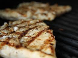 Este o mancarica delicioasa si foarte simplu de preparat. Cum Sa Pregatesti Cel Mai Fraged Piept De Pui La Gratar