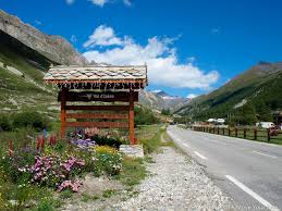 The bellevarde and the solaise areas both offer gentle ski tranquil zones, full of green runs. Route Des Grandes Alpes From Bourg Saint Maurice To Val D Isere 5 Road