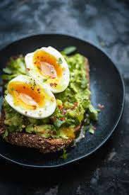 Avocado Toast Met Foolproof Soft Boil Egg De Koosjer Lepel Healthy Food Photography Healthy Food Inspiration Healthy Food Pictures
