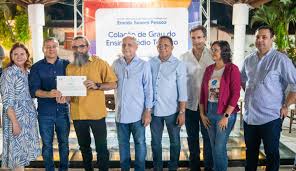 🎓 A Prefeitura de Maracanaú, por meio da Secretaria de Educação e do  Centro Municipal de Educação Profissional Eneida Soares Pessoa, realizou a  colação de grau dos 110 concludentes do ensino médio