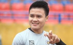 Ngắm hoa sưa "phủ trắng" phố phường Hà Nội