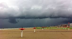 The Rain Comes In The Beach Of Cesenatico Riviera Of Romagna Italy Spiagge Spiaggia Nuvole