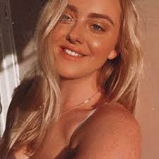 Elizabeth Liddell's Instagram, Twitter & Facebook