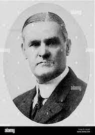 Leslie Tiner's Instagram, Twitter & Facebook