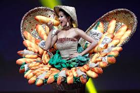 Sang wanita national costume of miss universe indonesia 2019 @frederikacull ❤ this is national costume competition puteri indonesia 2020 1. Uniknya Kostum Nasional Kontestan Miss Universe 2018