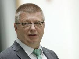 Zahlreiche Proteste am Wochenende: Verfassungsschutz sieht neue Szene von  „Staatsfeinden“ bei Corona-Demos