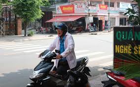 Duy Phương tuổi 64: Sống cùng vợ 3, ở nhà thuê, bán quán nhậu nuôi con nhỏ