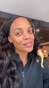 First Monday of the NY energy: gentle movement, nourishing habits, and  remembering wellness is a lifestyle—not a resolution 💫 Wellness to me is…?  think about it & let's chat soon 🪷 photographer : @