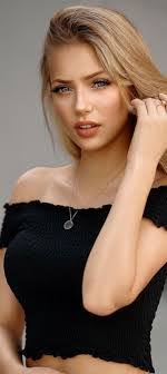 Tamara Huber's Instagram, Twitter & Facebook