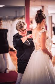 Wir sind auch gut zu erreichen, wenn du aus der region freiburg, lörrach, basel, zürich, villingen oder konstanz kommst. Jasmin Im Brautkleid Stesa Brautmode Lorrach Hochzeitsfotograf Lorrach
