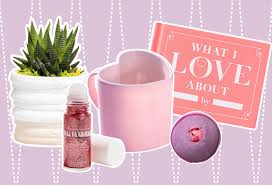 Myflowertree has customized online valentine gifts for girlfriend like photo cakes, coffee mugs, cushions, beauty kits, sweets and forever favorite flowers. Valentine S Day Gift Guide On What To Get Your Girlfriend Hellogiggles