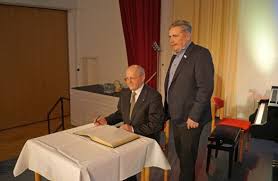 Honorarprofessor Dr. Rainer Gebhardt mit Eintrag ins Goldene Buch der Stadt  Annaberg-Buchholz geehrt — Bereich Mathematik und Naturwissenschaften — TU  Dresden