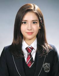 21 Pretty Female K Pop Idols Graduation Photos From 3rd Generation Kpopthing Beauty Girl Model Face Pretty Females