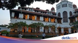 Vejtebel untuk bentuk tunggal, dan vegetables yang dibaca: Lawang Sewu Bangunan Wisata Di Semarang Yang Tak Lagi Angker