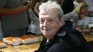 Stéphane carlier, mis au monde en 1970, essayiste, et raphaël, surnom carlito, de l'équipe de vidéastes mcfly et carlito. Guy Carlier Sa Touchante Declaration A Son Fils Carlito Closer