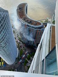 The new providence wharf is a residential development in blackwall, at the north end of the blackwall tunnel. Tujwvhons Ltim