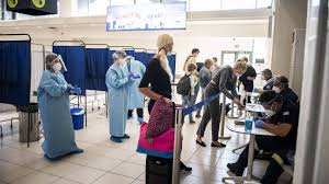 Das ziel ist, dass reisewarnungen zurückgenommen ein teil der fluggäste von wien nach berlin kann sich freiwillig und kostenlos mit einem schnelltest am flughafen auf corona testen lassen. Fliegen Trotz Corona Lufthansa Arbeitet An Test Strategien