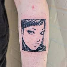 Adele Lovell's Instagram, Twitter & Facebook