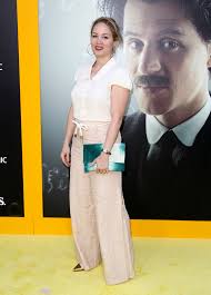 Intervista a erika stefani (ministro per gli affari regionali e le autonomie): Erika Christensen Tops Lookbook Stylebistro