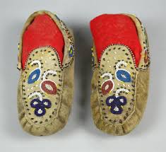 Traditional patterns are brightly coloured floral patterns featuring complex designs of wild roses and other local flowers. Sold Price Native American Indian Beaded Moccasins Decorated With Floral Pattern Beadwork 10 L January 2 0119 10 00 Am Est
