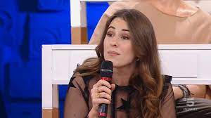 Diana del bufalo vanta sul suo profilo instagramoltre 1milione e mezzo di followers. Amici 20 Diana Del Bufalo Spiazza Maria De Filippi E Ingiusto Lanostratv