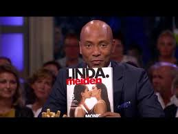 Anna nooshin en monica geuze zoenend op cover linda meiden. Op Het Gegeven Moment Waren We Echt Vol Bezig Rtl Late Night Youtube