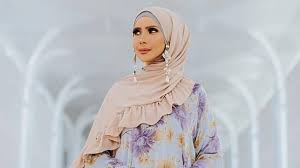 14 246 просмотров 14 тыс. Matching Artis Malaysia Ini Selalu Pakai Tas Dan Hijab Senada Suara Com Line Today