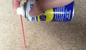 Les Utilisations Etonnantes Du Degrippant Wd40 A La Maison Detachant Pour Tapis Nettoyer Moquette Detournement Produits Menagers