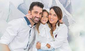 Después de diez años de matrimonio adamari lópez y toni costa se separan y a través de un vídeo publicado a través de su cuenta oficial de instagram, la conductora del matutino 'un nuevo día' fue que anunció su separación. Ocgmfbjf13j7em