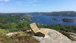 Enjoy the sunset by the shore at rosfjordsanden. Skuldra Skuldra Fottur Lyngdal