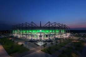 It features amenities such as vip lounges, fanshop, bar and museum, and costed 85 million euro to construct. Borussia Monchengladbach Info Bilder