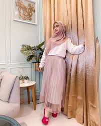 Dia sendiri mendapat informasi soal kabar meninggalnya ayahanda ria ricis dan oki setiana dewi tersebut. Ria Yunita Vienalatte