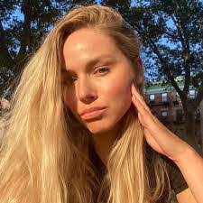 Erin Kent's Instagram, Twitter & Facebook