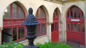 Cour De La Chapelle Secularisee De L Ancien College De Presles Fonde En 1314 14 Rue Des Carmes 5 Eme Leaning Tower Of Pisa Leaning Tower Pisa