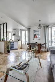 Weißes ecksofa mit vielen dekokissen schickes kleines wohnzimmer einrichten: Wohnzimmer Mit Essecke Gestalten